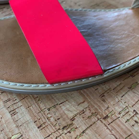 VERA WANG Vibrant Pink Flat Leather Sandal - Picture 7 of 7